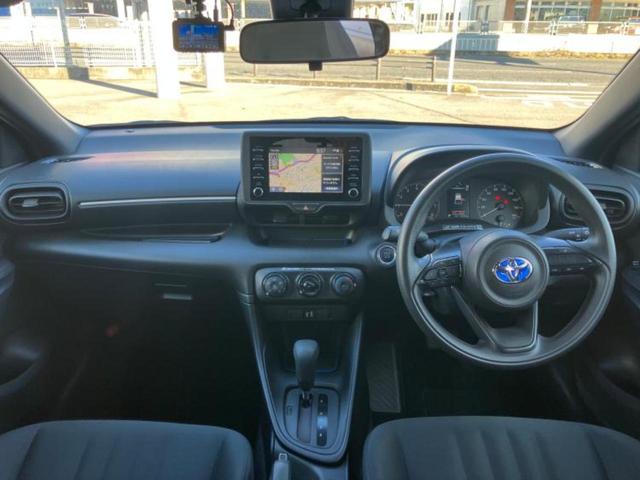 ヤリス Ｘ　保証書／ディスプレイオーディオ／トヨタセーフティセンス／車線逸脱防止支援システム／ドライブレコーダー　前後／Ｂｌｕｅｔｏｏｔｈ接続／ＥＴＣ／ＥＢＤ付ＡＢＳ／横滑り防止装置／禁煙車／エアバッグ　運転席（4枚目）