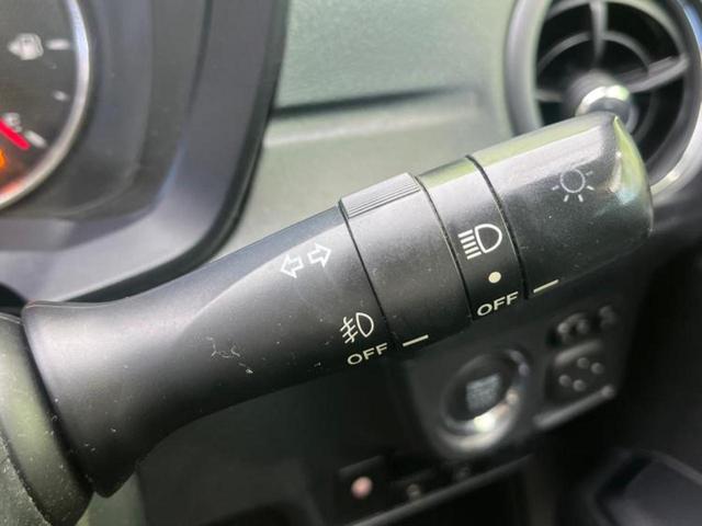 カローラフィールダー １．５Ｇ　新品タイヤ／純正　ＳＤナビ／衝突安全装置／車線逸脱防止支援システム／ヘッドランプ　ＨＩＤ／Ｂｌｕｅｔｏｏｔｈ接続／ＥＴＣ／ＥＢＤ付ＡＢＳ／横滑り防止装置／アイドリングストップ／バックモニター（16枚目）