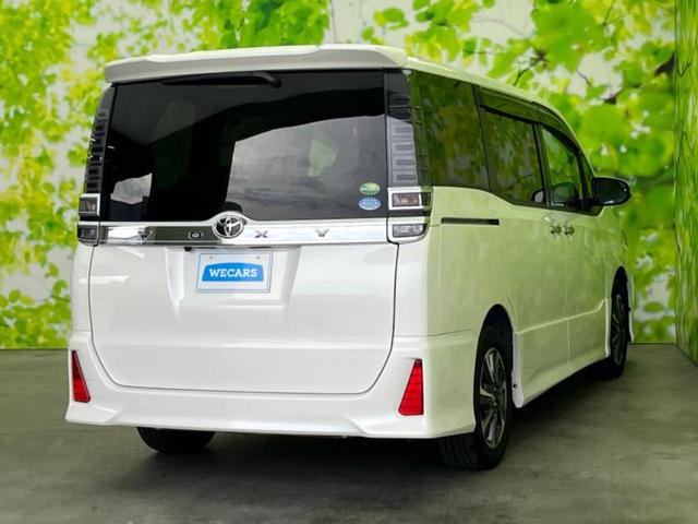 ヴォクシー ZSキラメキ 新品タイヤ/社外 9インチ SDナビ/トヨタセーフティセンス/両側電動スライドドア/ヘッドランプ LED/ETC/EBD付ABS/横滑り防止装置/アイドリングストップ/フルセグTV/MTモード付き(3枚目)