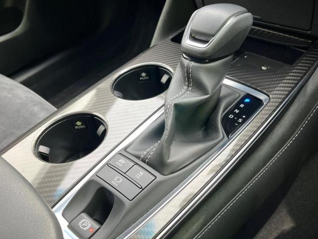 クラウンハイブリッド ＲＳアドバンス　純正　ＳＤナビ／トヨタセーフティセンス／シートヒーター　前席／車線逸脱防止支援システム／シート　ハーフレザー／ヘッドランプ　ＬＥＤ／ＥＴＣ／ＥＢＤ付ＡＢＳ／横滑り防止装置／アイドリングストップ（18枚目）