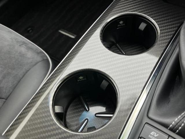 クラウンハイブリッド ＲＳアドバンス　純正　ＳＤナビ／トヨタセーフティセンス／シートヒーター　前席／車線逸脱防止支援システム／シート　ハーフレザー／ヘッドランプ　ＬＥＤ／ＥＴＣ／ＥＢＤ付ＡＢＳ／横滑り防止装置／アイドリングストップ（30枚目）