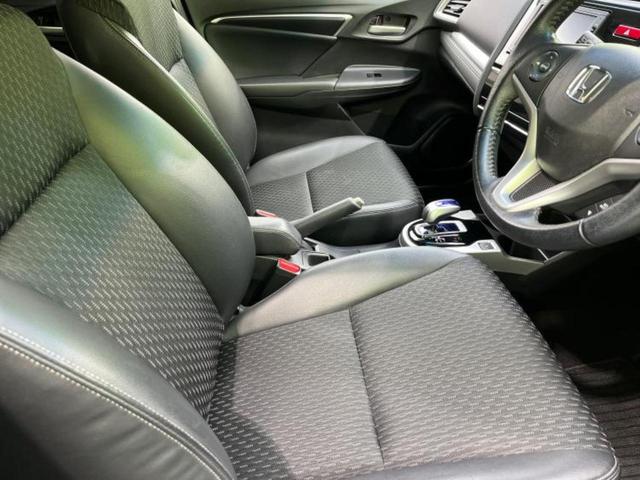 フィットハイブリッド ハイブリッド・Ｌパッケージ　新品タイヤ／純正　ＳＤナビ／ヘッドランプ　ＨＩＤ／Ｂｌｕｅｔｏｏｔｈ接続／ＥＴＣ／ＥＢＤ付ＡＢＳ／横滑り防止装置／アイドリングストップ／バックモニター／フルセグＴＶ／エアバッグ　運転席　バックカメラ（4枚目）