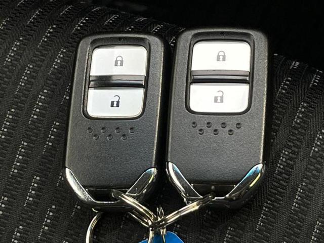 フィットハイブリッド ハイブリッド・Ｌパッケージ　新品タイヤ／純正　ＳＤナビ／ヘッドランプ　ＨＩＤ／Ｂｌｕｅｔｏｏｔｈ接続／ＥＴＣ／ＥＢＤ付ＡＢＳ／横滑り防止装置／アイドリングストップ／バックモニター／フルセグＴＶ／エアバッグ　運転席　バックカメラ（33枚目）