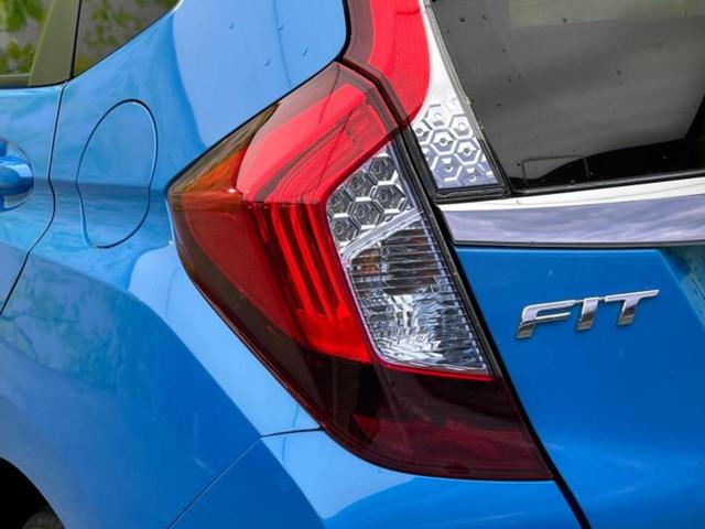 フィットハイブリッド ハイブリッド・Ｌパッケージ　新品タイヤ／純正　ＳＤナビ／ヘッドランプ　ＨＩＤ／Ｂｌｕｅｔｏｏｔｈ接続／ＥＴＣ／ＥＢＤ付ＡＢＳ／横滑り防止装置／アイドリングストップ／バックモニター／フルセグＴＶ／エアバッグ　運転席　バックカメラ（42枚目）