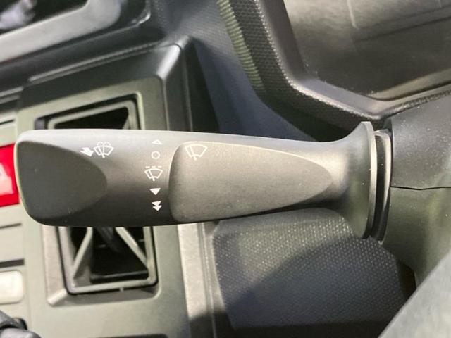 タフト Ｘ　スマートアシスト（トヨタ・ダイハツ）／ＵＳＢジャック／ＥＢＤ付ＡＢＳ／アイドリングストップ／禁煙車／エアバッグ　運転席／パワーウインドウ／エンジンスタートボタン／オートエアコン／盗難防止システム（12枚目）