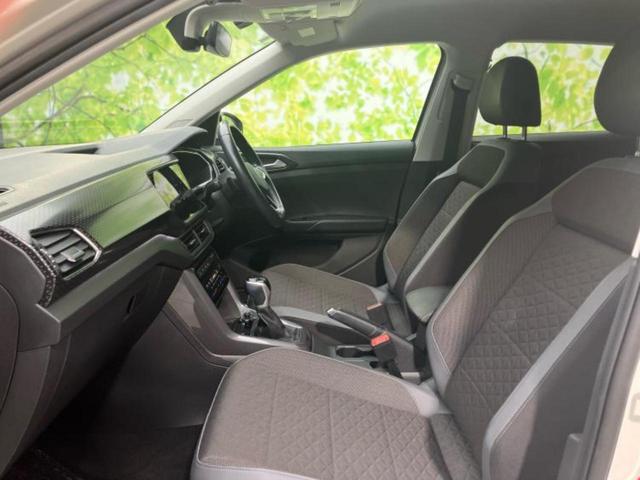 Ｔ－クロス ＴＳＩスタイル　保証書／純正　８インチ　ＳＤナビ／衝突安全装置／パーキングアシスト　自動操舵／ドライブレコーダー　前後／ヘッドランプ　ＬＥＤ／ＵＳＢジャック／ＥＴＣ／ＥＢＤ付ＡＢＳ／横滑り防止装置　バックカメラ（6枚目）