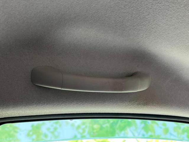 ノート Ｘ　新品タイヤ／保証書／純正　ＳＤナビ／ＥＢＤ付ＡＢＳ／アイドリングストップ／ワンセグＴＶ／エアバッグ　運転席／エアバッグ　助手席／パワーウインドウ／エンジンスタートボタン／キーレスエントリー（31枚目）