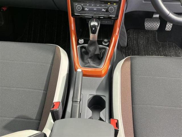 T-クロス TSIスタイル 新品タイヤ/保証書/純正 8インチ SDナビ/衝突安全装置/ヘッドランプ LED/ETC/EBD付ABS/横滑り防止装置/アイドリングストップ/クルーズコントロール/バックモニター/ルーフレール(10枚目)