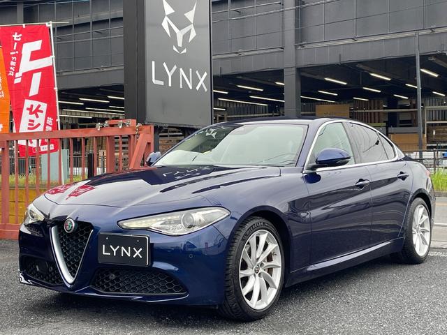 ジュリア スーパー　ベージュ革　ＡｐｐｌｅＣａｒＰｌａｙ　バックカメラ　禁煙車　ＥＴＣ　１８インチ純正アルミホイール　ＢＳＭ　アダプティブクルコン（7枚目）