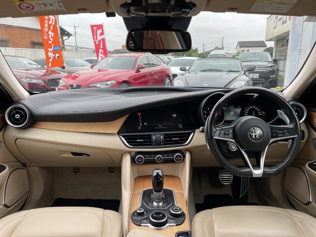 ジュリア スーパー　ベージュ革　ＡｐｐｌｅＣａｒＰｌａｙ　バックカメラ　禁煙車　ＥＴＣ　１８インチ純正アルミホイール　ＢＳＭ　アダプティブクルコン（19枚目）