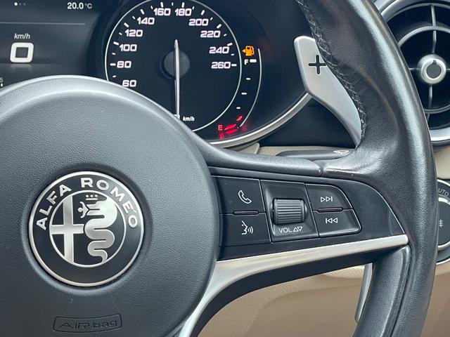 ジュリア スーパー　ベージュ革　ＡｐｐｌｅＣａｒＰｌａｙ　バックカメラ　禁煙車　ＥＴＣ　１８インチ純正アルミホイール　ＢＳＭ　アダプティブクルコン（32枚目）