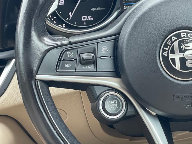 ジュリア スーパー　ベージュ革　ＡｐｐｌｅＣａｒＰｌａｙ　バックカメラ　禁煙車　ＥＴＣ　１８インチ純正アルミホイール　ＢＳＭ　アダプティブクルコン（33枚目）
