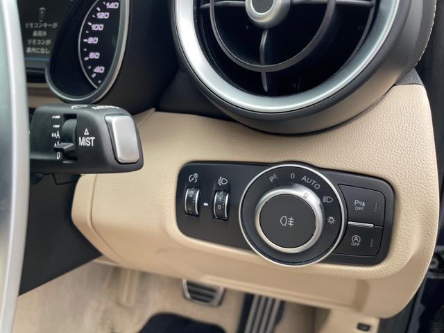 ジュリア スーパー　ベージュ革　ＡｐｐｌｅＣａｒＰｌａｙ　バックカメラ　禁煙車　ＥＴＣ　１８インチ純正アルミホイール　ＢＳＭ　アダプティブクルコン（36枚目）