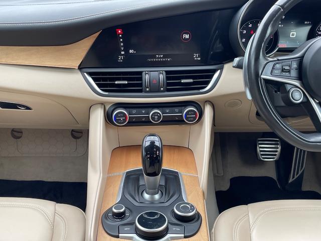 ジュリア スーパー　ベージュ革　ＡｐｐｌｅＣａｒＰｌａｙ　バックカメラ　禁煙車　ＥＴＣ　１８インチ純正アルミホイール　ＢＳＭ　アダプティブクルコン（38枚目）