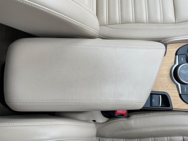 ジュリア スーパー　ベージュ革　ＡｐｐｌｅＣａｒＰｌａｙ　バックカメラ　禁煙車　ＥＴＣ　１８インチ純正アルミホイール　ＢＳＭ　アダプティブクルコン（42枚目）