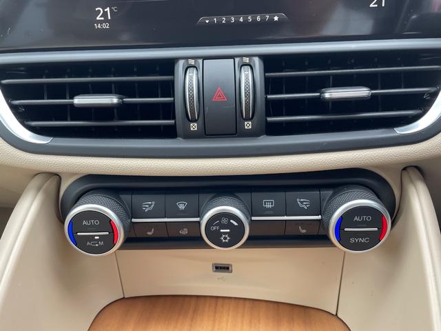 ジュリア スーパー　ベージュ革　ＡｐｐｌｅＣａｒＰｌａｙ　バックカメラ　禁煙車　ＥＴＣ　１８インチ純正アルミホイール　ＢＳＭ　アダプティブクルコン（46枚目）