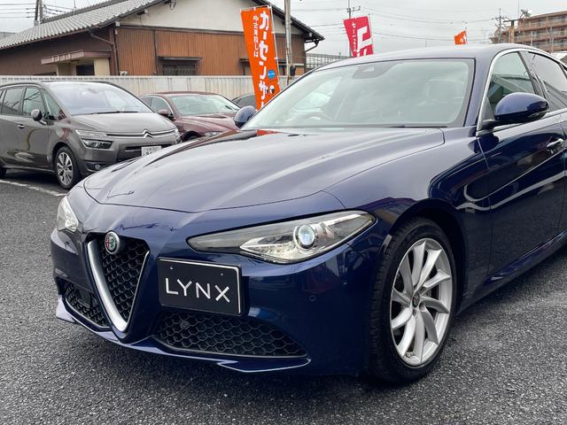 ジュリア スーパー　ベージュ革　ＡｐｐｌｅＣａｒＰｌａｙ　バックカメラ　禁煙車　ＥＴＣ　１８インチ純正アルミホイール　ＢＳＭ　アダプティブクルコン（74枚目）
