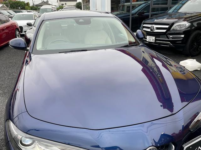 ジュリア スーパー　ベージュ革　ＡｐｐｌｅＣａｒＰｌａｙ　バックカメラ　禁煙車　ＥＴＣ　１８インチ純正アルミホイール　ＢＳＭ　アダプティブクルコン（79枚目）