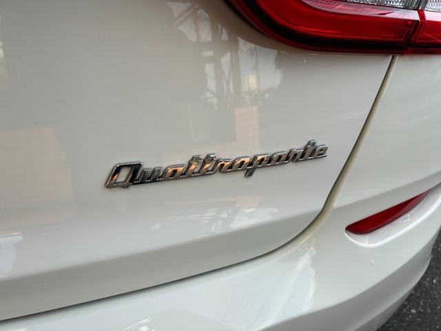 クアトロポルテ S ブラックレザー/サンルーフ/チターノ21インチアルミ/パドルシフト/ディーラー整備/パワーシート/シートヒーター/バックカメラ/BLUETOOTH(11枚目)