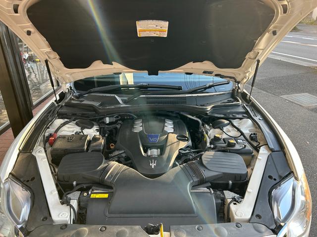 クアトロポルテ S ブラックレザー/サンルーフ/チターノ21インチアルミ/パドルシフト/ディーラー整備/パワーシート/シートヒーター/バックカメラ/BLUETOOTH(14枚目)