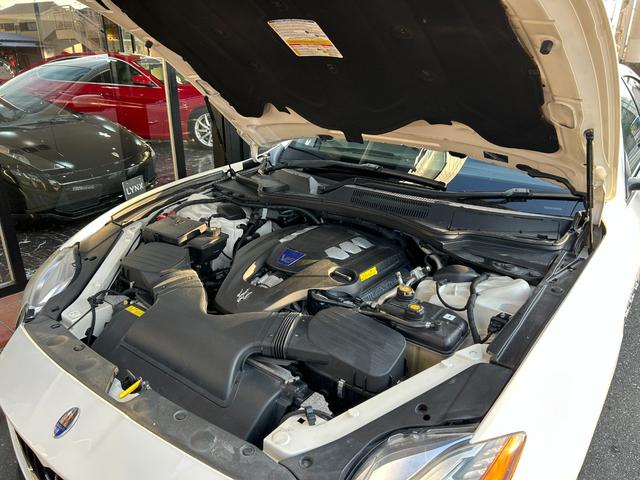 クアトロポルテ S ブラックレザー/サンルーフ/チターノ21インチアルミ/パドルシフト/ディーラー整備/パワーシート/シートヒーター/バックカメラ/BLUETOOTH(19枚目)