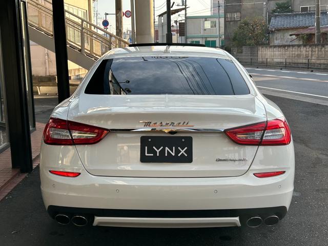 クアトロポルテ S ブラックレザー/サンルーフ/チターノ21インチアルミ/パドルシフト/ディーラー整備/パワーシート/シートヒーター/バックカメラ/BLUETOOTH(27枚目)