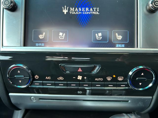 クアトロポルテ S ブラックレザー/サンルーフ/チターノ21インチアルミ/パドルシフト/ディーラー整備/パワーシート/シートヒーター/バックカメラ/BLUETOOTH(48枚目)