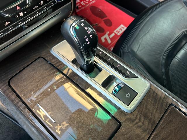 クアトロポルテ S ブラックレザー/サンルーフ/チターノ21インチアルミ/パドルシフト/ディーラー整備/パワーシート/シートヒーター/バックカメラ/BLUETOOTH(49枚目)