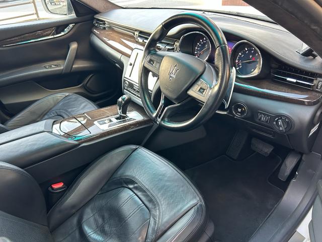 クアトロポルテ S ブラックレザー/サンルーフ/チターノ21インチアルミ/パドルシフト/ディーラー整備/パワーシート/シートヒーター/バックカメラ/BLUETOOTH(62枚目)