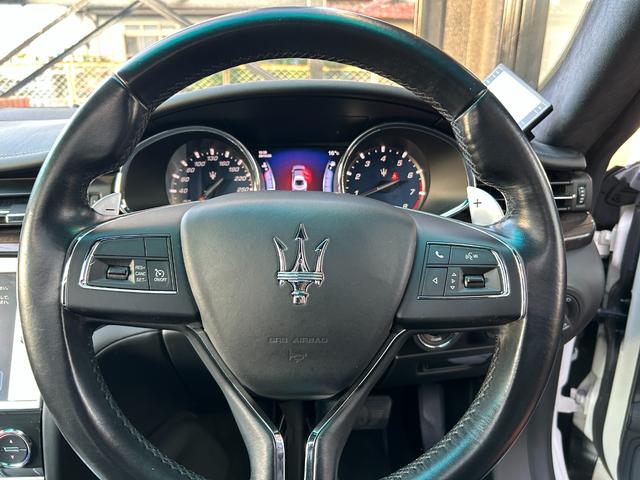 クアトロポルテ S ブラックレザー/サンルーフ/チターノ21インチアルミ/パドルシフト/ディーラー整備/パワーシート/シートヒーター/バックカメラ/BLUETOOTH(74枚目)