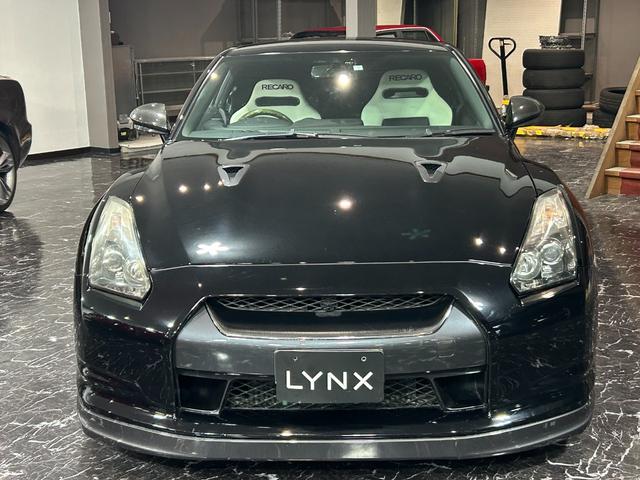 GT-R ブラックエディション リミッター解除済/ECUチューニング/BLITS700Rタービン/RSR車高調/カーボンリアウィング/カーボンサイドステップ/カーボンステアリング/RECAROシート/バックカメラ/ドライブレコーダー(2枚目)
