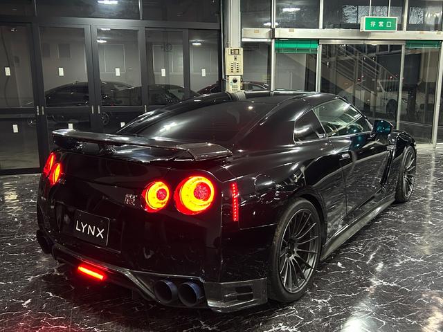 GT-R ブラックエディション リミッター解除済/ECUチューニング/BLITS700Rタービン/RSR車高調/カーボンリアウィング/カーボンサイドステップ/カーボンステアリング/RECAROシート/バックカメラ/ドライブレコーダー(3枚目)