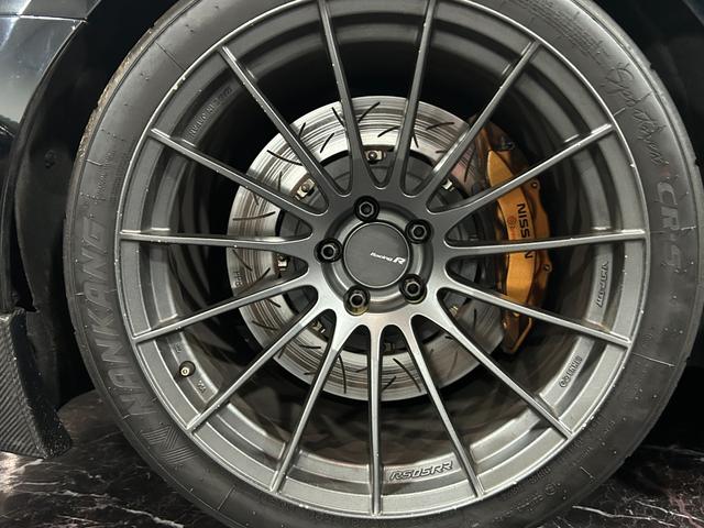GT-R ブラックエディション リミッター解除済/ECUチューニング/BLITS700Rタービン/RSR車高調/カーボンリアウィング/カーボンサイドステップ/カーボンステアリング/RECAROシート/バックカメラ/ドライブレコーダー(16枚目)