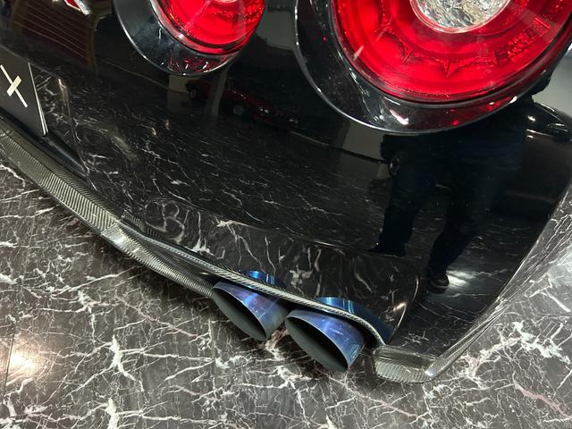 GT-R ブラックエディション リミッター解除済/ECUチューニング/BLITS700Rタービン/RSR車高調/カーボンリアウィング/カーボンサイドステップ/カーボンステアリング/RECAROシート/バックカメラ/ドライブレコーダー(35枚目)