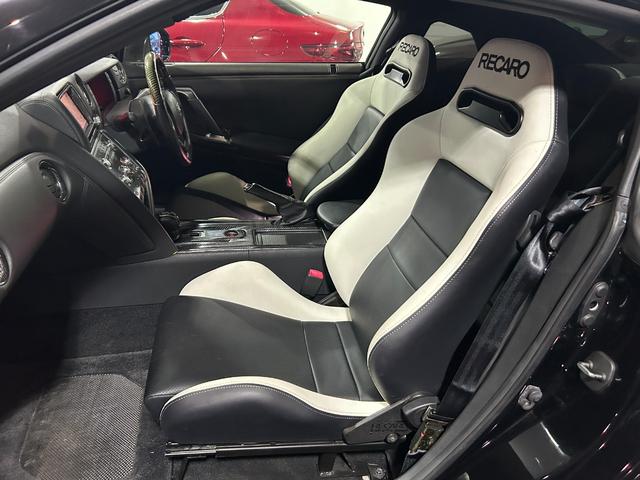 GT-R ブラックエディション リミッター解除済/ECUチューニング/BLITS700Rタービン/RSR車高調/カーボンリアウィング/カーボンサイドステップ/カーボンステアリング/RECAROシート/バックカメラ/ドライブレコーダー(64枚目)