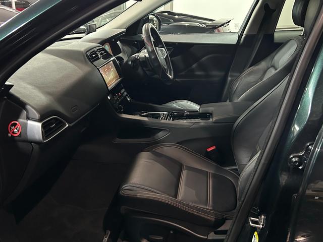 Ｆペイス プレステージ　軽油ターボ　全方位カメラ　黒革　ＣａｒＰｌａｙ　２２インチＡＷ　サイドステップ　取説　ヘッドホン　ＭＥＲＩＤＩＡＮサウンド　シートヒータ　クルコン　ＢＬＵＥＴＯＯＴＨ　地デジＴＶ　パワーシート（46枚目）