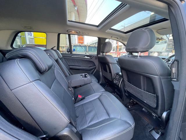 GLクラス GL350 ブルテク4マチックレザーエクスクルシブP サンルーフ 黒革 ナビ 全周囲カメラ フルセグ ETC 前後シートヒーター Bluetooth パワーバックドア 電動3列目シート 禁煙者(4枚目)