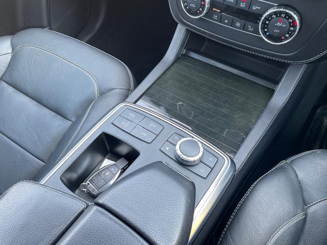 GLクラス GL350 ブルテク4マチックレザーエクスクルシブP サンルーフ 黒革 ナビ 全周囲カメラ フルセグ ETC 前後シートヒーター Bluetooth パワーバックドア 電動3列目シート 禁煙者(52枚目)