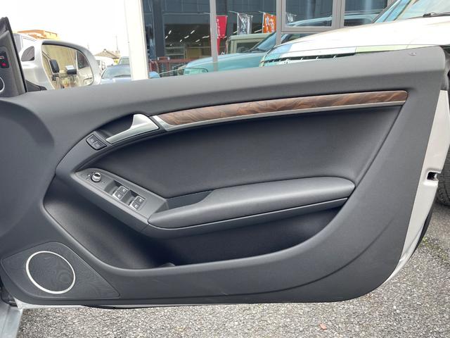 Ａ５カブリオレ ２．０ＴＦＳＩクワトロ　黒革　電動幌　ナビ　バックカメラ　ＴＶ　ＥＴＣ　シートヒーター　禁煙車　ウッドパネル　ＢＳＭ　１８インチ純正アルミホイール（22枚目）
