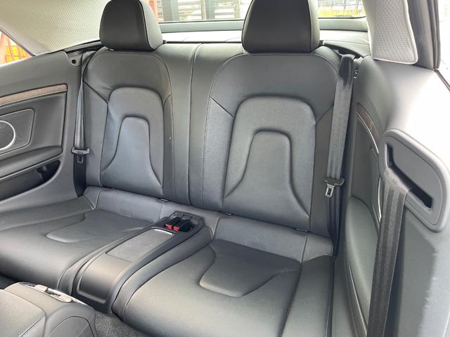 Ａ５カブリオレ ２．０ＴＦＳＩクワトロ　黒革　電動幌　ナビ　バックカメラ　ＴＶ　ＥＴＣ　シートヒーター　禁煙車　ウッドパネル　ＢＳＭ　１８インチ純正アルミホイール（29枚目）