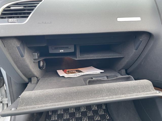 Ａ５カブリオレ ２．０ＴＦＳＩクワトロ　黒革　電動幌　ナビ　バックカメラ　ＴＶ　ＥＴＣ　シートヒーター　禁煙車　ウッドパネル　ＢＳＭ　１８インチ純正アルミホイール（51枚目）