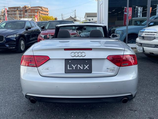 Ａ５カブリオレ ２．０ＴＦＳＩクワトロ　黒革　電動幌　ナビ　バックカメラ　ＴＶ　ＥＴＣ　シートヒーター　禁煙車　ウッドパネル　ＢＳＭ　１８インチ純正アルミホイール（65枚目）