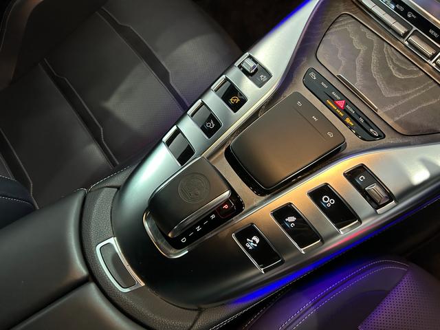 ＧＴ ４ドアクーペ ４３　４マチック＋　ライドコントロール＋パッケージ　ＩＳＧ搭載　レーダークルーズコントロール　電動リアウィング　シートヒーター＆シートクーラー　純正１９インチアルミ　アラウンドビューカメラ　パフュームアトマイザー　ヘッドアップディスプレイ（68枚目）