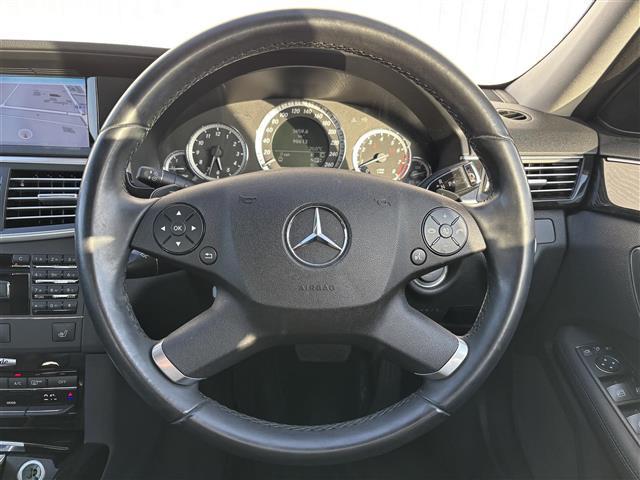 Ｅクラス Ｅ３００　アバンギャルド　ナビ　フルセグ　ＣＤ　ＤＶＤ　Ｂｌｕｅｔｏｏｔｈ　バックカメラ　レザーシート　電動シート　シートヒーター　ＥＴＣ　プッシュスタート　スマートキー　革巻きステアリング　ステアリングリモコン　ＨＩＤライト（7枚目）
