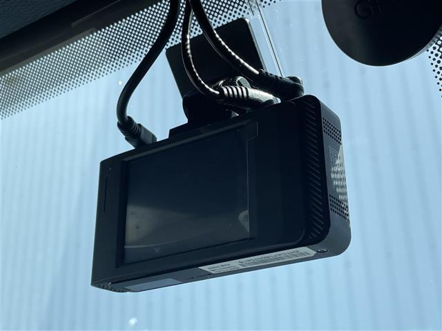 ジープ・ラングラーアンリミテッド ルビコン　純正ナビ　衝突軽減　追従クルコン　ＢＳＭ　ＬＥＤオートライト　Ａｕｔｏハイビーム　レザーシート　シートヒーター　ステアリングヒーター　前後ドラレコ　デフロック　ダウンヒルアシスト　ＥＴＣ２．０（7枚目）