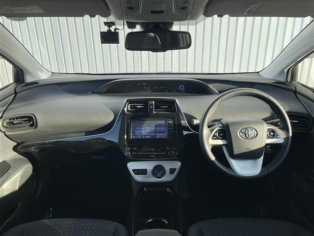 プリウス Sセーフティプラス 純正ナビ BT トヨタセーフティーセンス 衝突軽減 レーンキープ 追従クルコン Autoハイビーム LEDオートライト バックカメラ ドラレコ ビルトインETC 電動格納ミラー クリアランスソナー(3枚目)