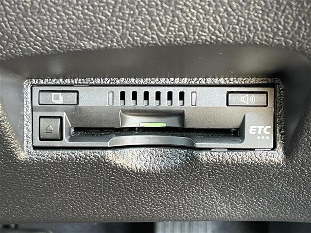 プリウス Sセーフティプラス 純正ナビ BT トヨタセーフティーセンス 衝突軽減 レーンキープ 追従クルコン Autoハイビーム LEDオートライト バックカメラ ドラレコ ビルトインETC 電動格納ミラー クリアランスソナー(9枚目)