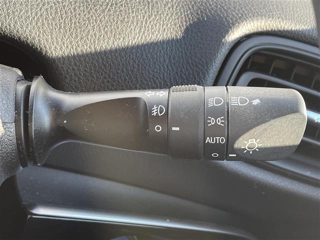 プリウス Sセーフティプラス 純正ナビ BT トヨタセーフティーセンス 衝突軽減 レーンキープ 追従クルコン Autoハイビーム LEDオートライト バックカメラ ドラレコ ビルトインETC 電動格納ミラー クリアランスソナー(15枚目)