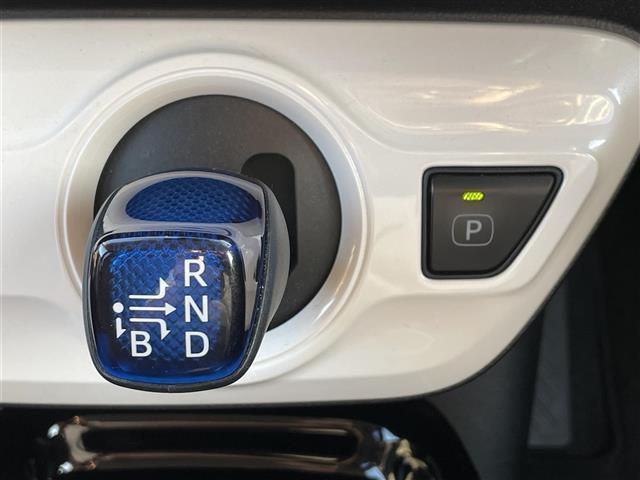 プリウス Sセーフティプラス 純正ナビ BT トヨタセーフティーセンス 衝突軽減 レーンキープ 追従クルコン Autoハイビーム LEDオートライト バックカメラ ドラレコ ビルトインETC 電動格納ミラー クリアランスソナー(18枚目)