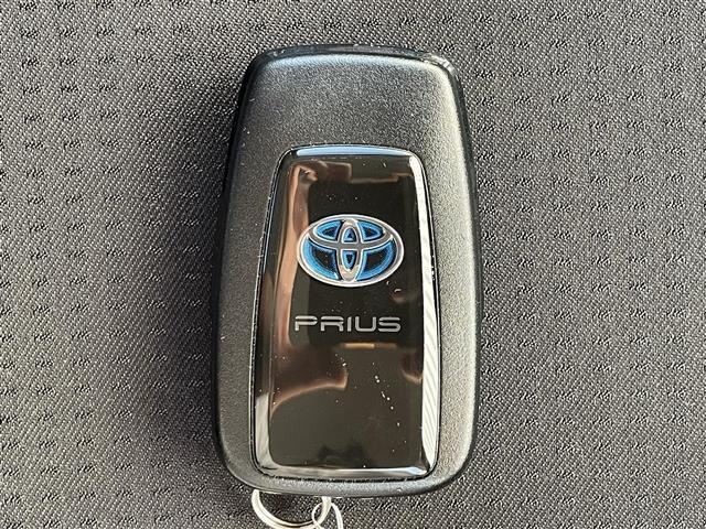 プリウス Sセーフティプラス 純正ナビ BT トヨタセーフティーセンス 衝突軽減 レーンキープ 追従クルコン Autoハイビーム LEDオートライト バックカメラ ドラレコ ビルトインETC 電動格納ミラー クリアランスソナー(23枚目)